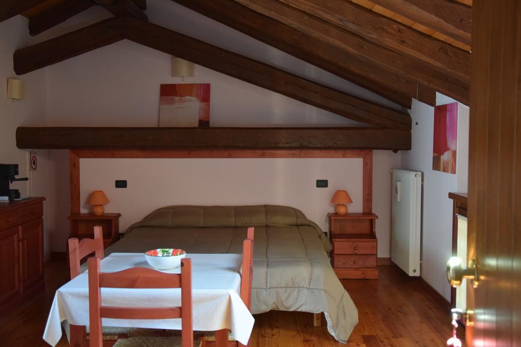 Agriturismo Domus Rustica 科蒙斯 客房 照片