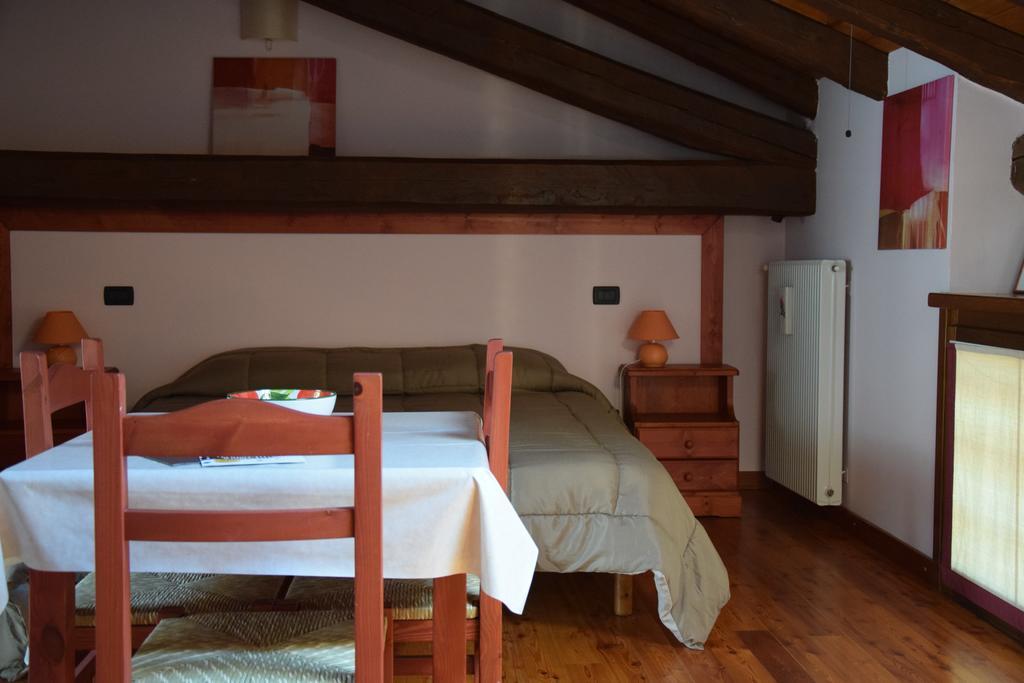 Agriturismo Domus Rustica 科蒙斯 客房 照片