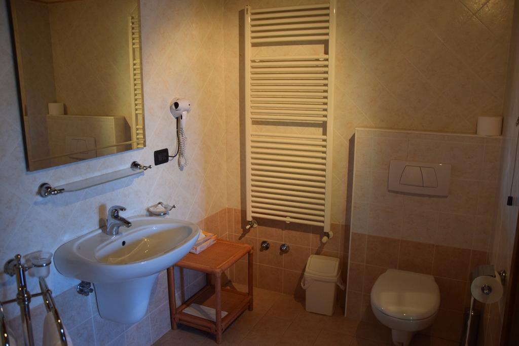 Agriturismo Domus Rustica 科蒙斯 外观 照片